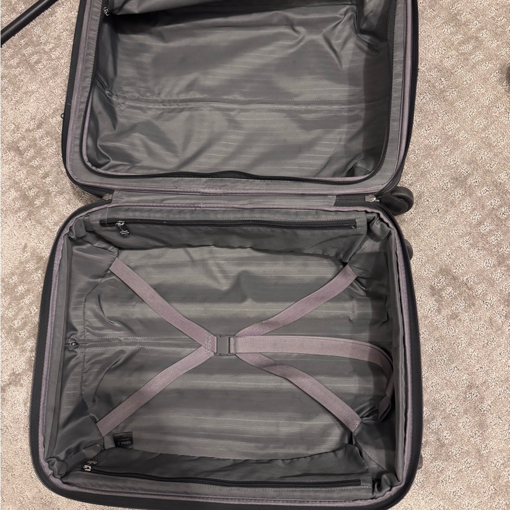 Tumi Gen 4.2 Short Trip Expandable 4 Wheel Packing Case Continental - Picture 11 of 12